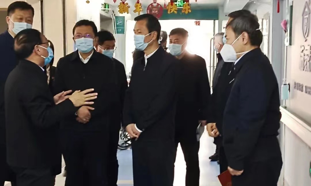 河南(nán)省委常委、洛陽市委書(shū)記江淩莅臨洛陽新裡(lǐ)程醫院調研指導
