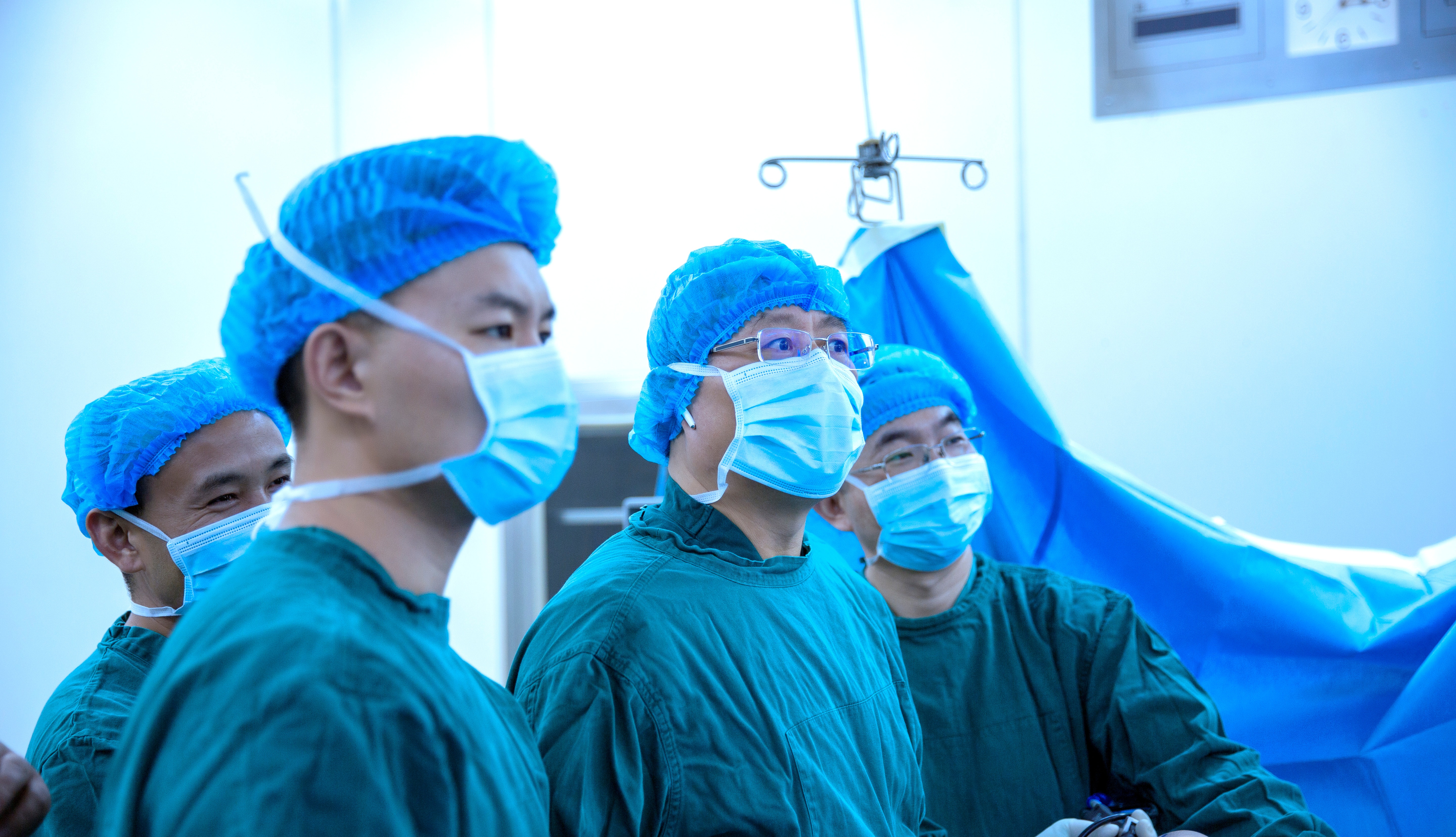 奮力書(shū)寫時代動人故事(shì)： 2023年(nián)醫師(shī)節緻敬拼搏奮進的你(nǐ)們